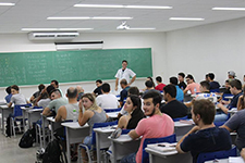 AULO DE GEOMETRIA ANALTICA E LGEBRA LINEAR, MOVIMENTA CAMPUS E ALUNOS DAS ENGENHARIAS